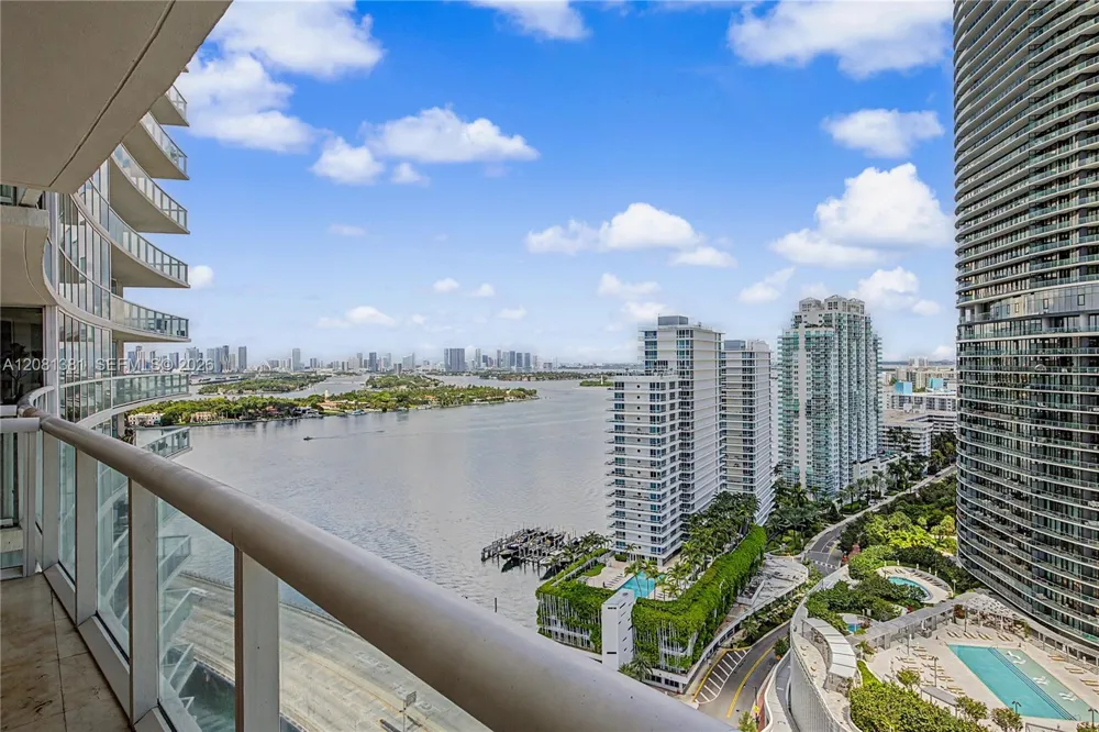 450 Alton Rd #2406 Miami Beach, FL 33139