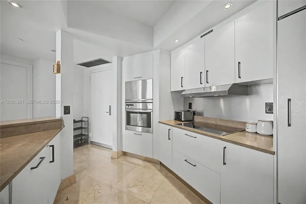 450 Alton Rd #2406 Miami Beach, FL 33139