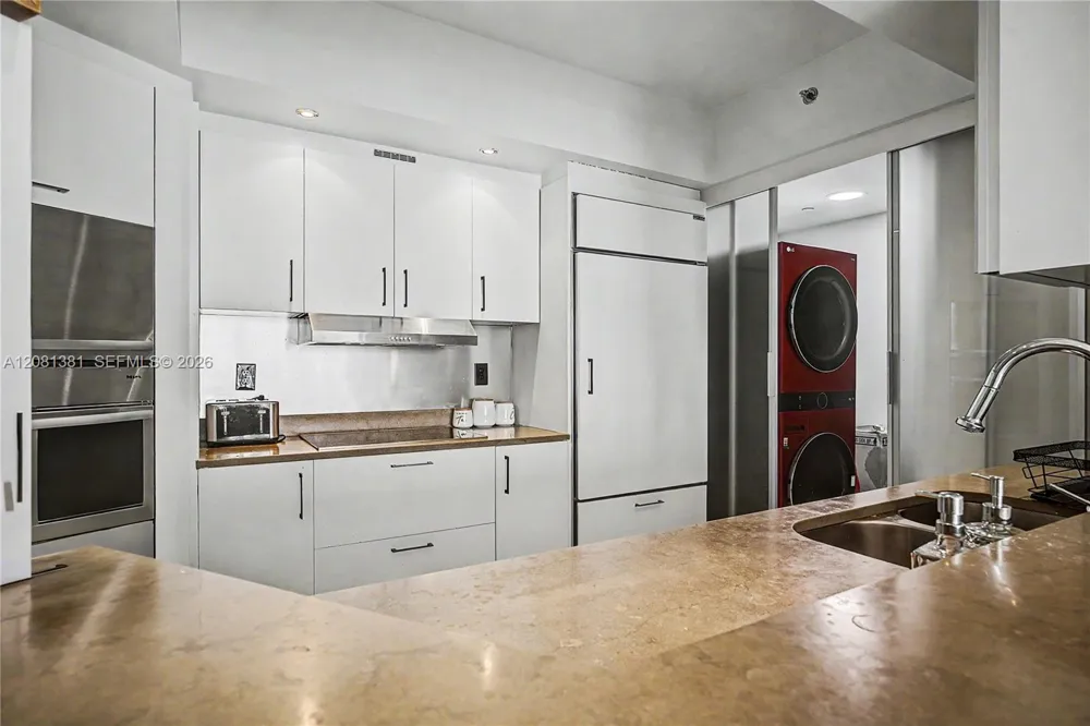 450 Alton Rd #2406 Miami Beach, FL 33139
