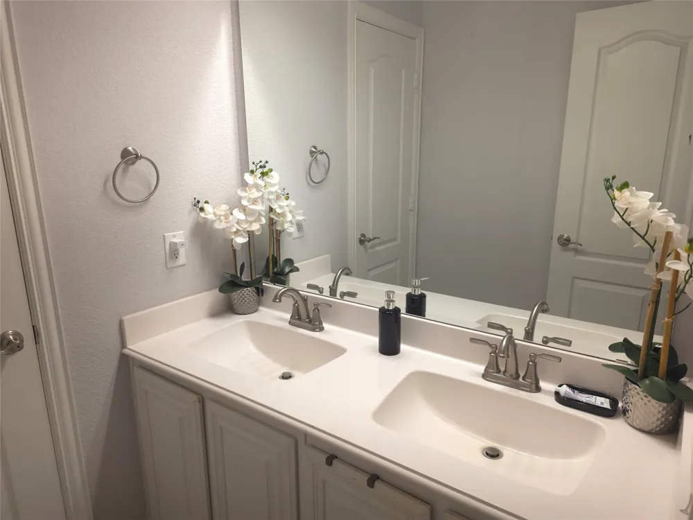 324 W Milas Lane Glenn Heights, TX 75154