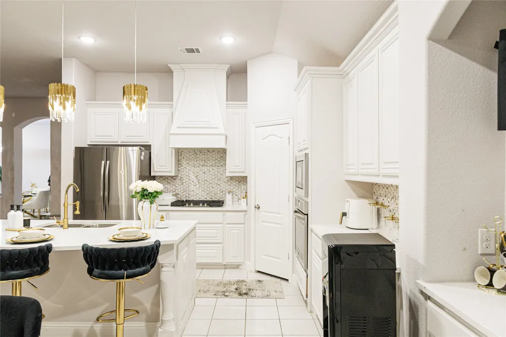 324 W Milas Lane Glenn Heights, TX 75154