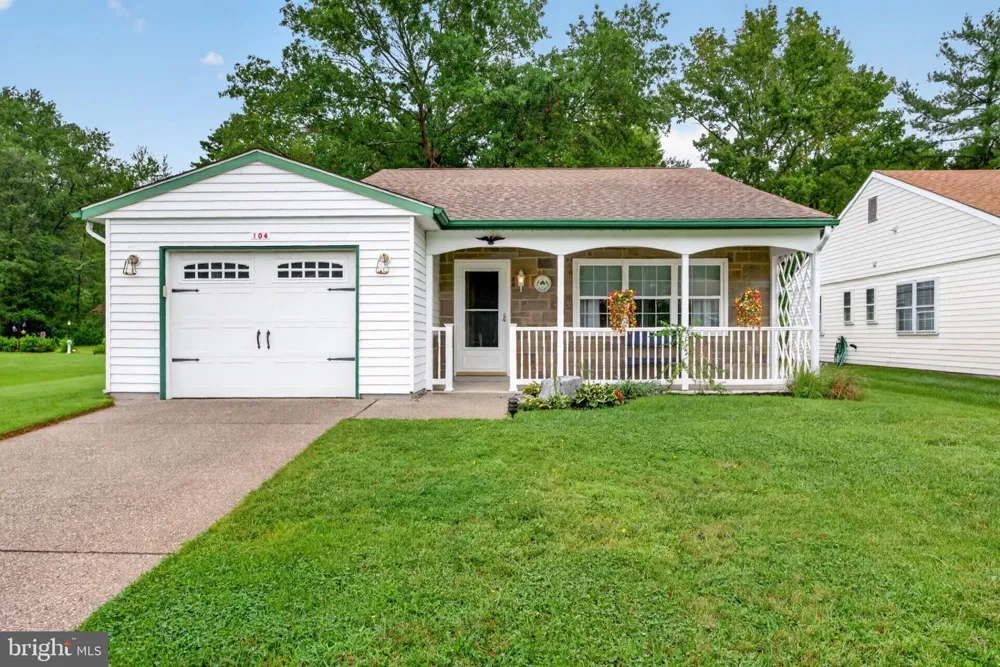 104 DORCHESTER DRIVE Southampton, NJ 08088
