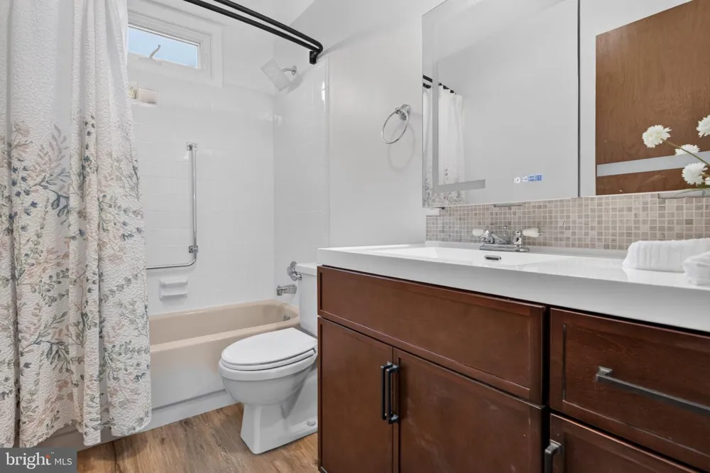 104 DORCHESTER DRIVE Southampton, NJ 08088