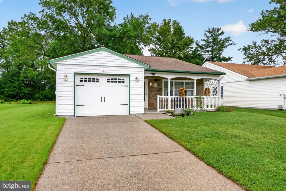 104 DORCHESTER DRIVE Southampton, NJ 08088