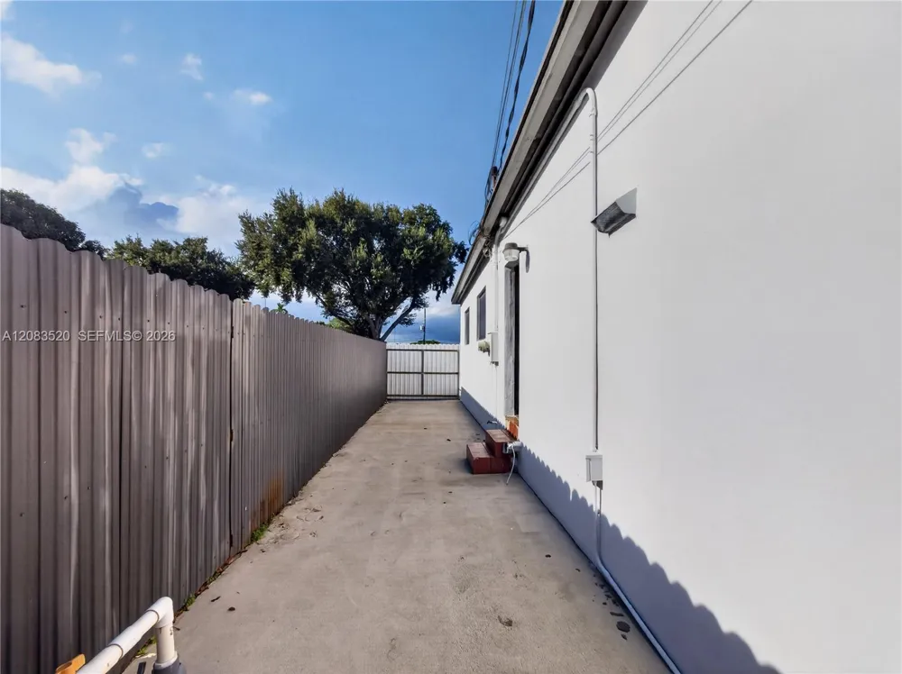 6240 SW 20th Ter Miami, FL 33155