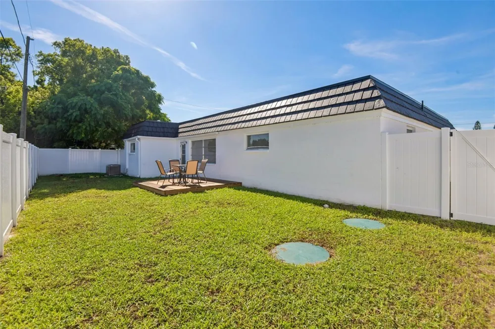 5137 MANOR DRIVE New Port Richey, FL 34652