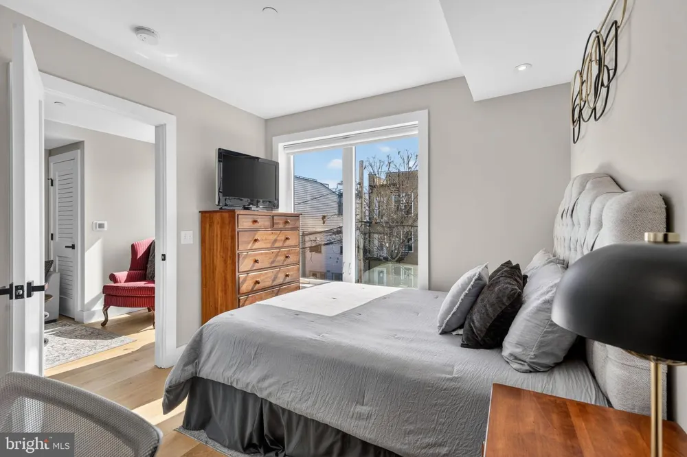 919 12TH STREET NE #305 Washington, DC 20002