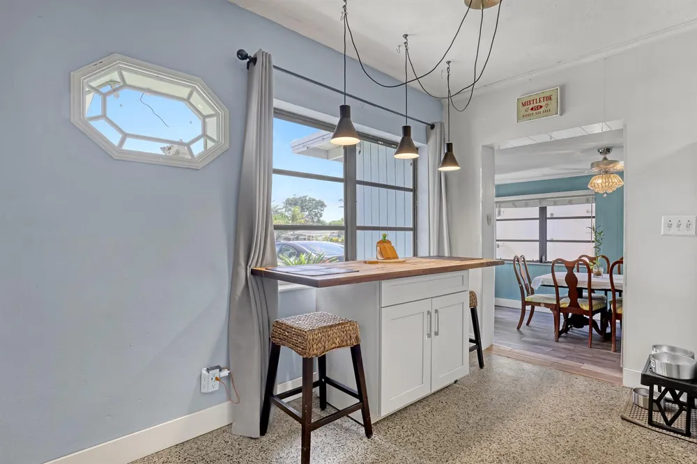 937 W DUVAL STREET Lantana, FL 33462
