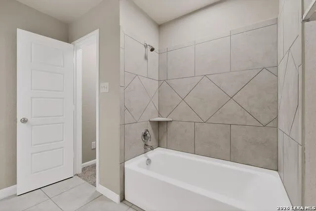 1141 AMBER LK Seguin, TX 78155