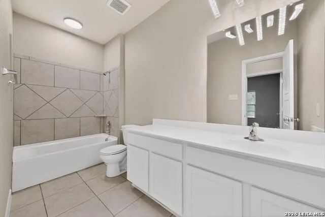 1141 AMBER LK Seguin, TX 78155