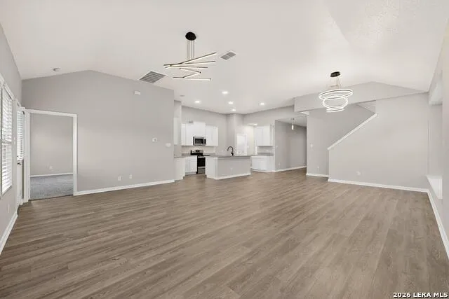 1141 AMBER LK Seguin, TX 78155