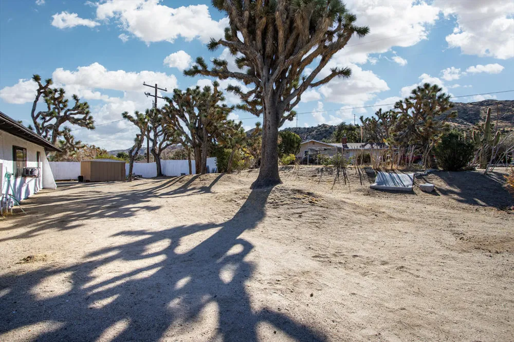 8687 Grand Avenue Yucca Valley, CA 92284
