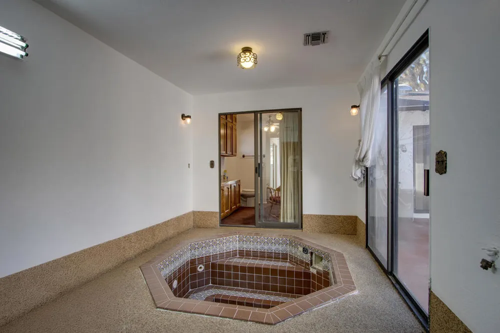 8687 Grand Avenue Yucca Valley, CA 92284