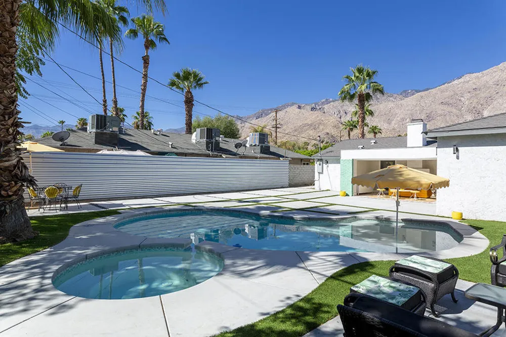 686 S Camino Real Palm Springs, CA 92264