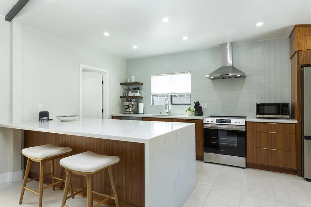 686 S Camino Real Palm Springs, CA 92264