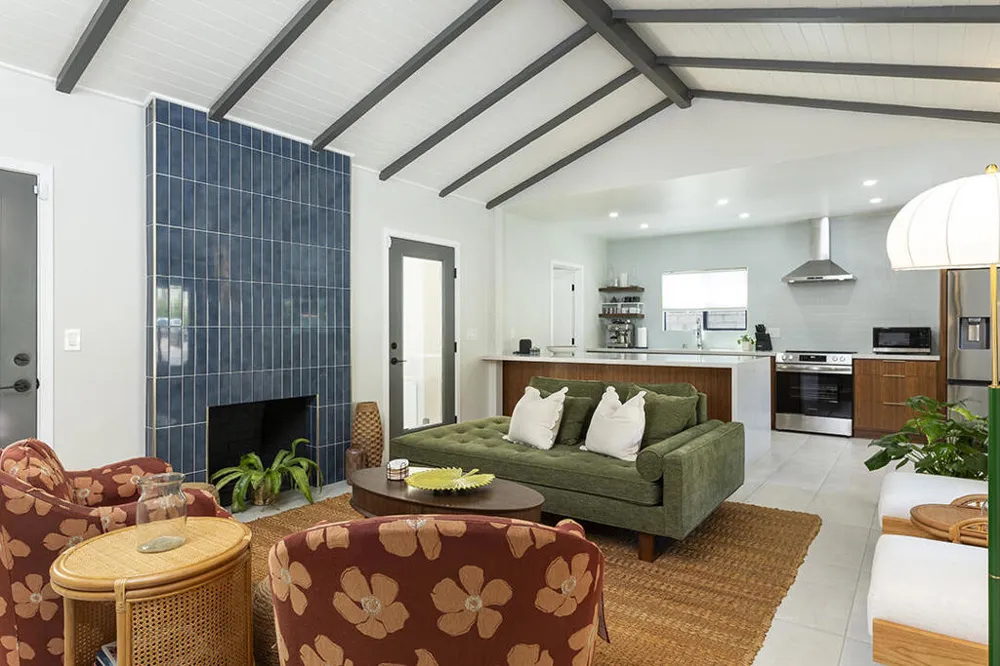 686 S Camino Real Palm Springs, CA 92264