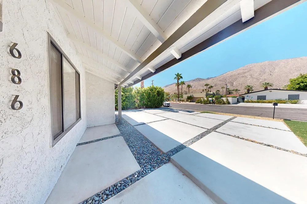 686 S Camino Real Palm Springs, CA 92264