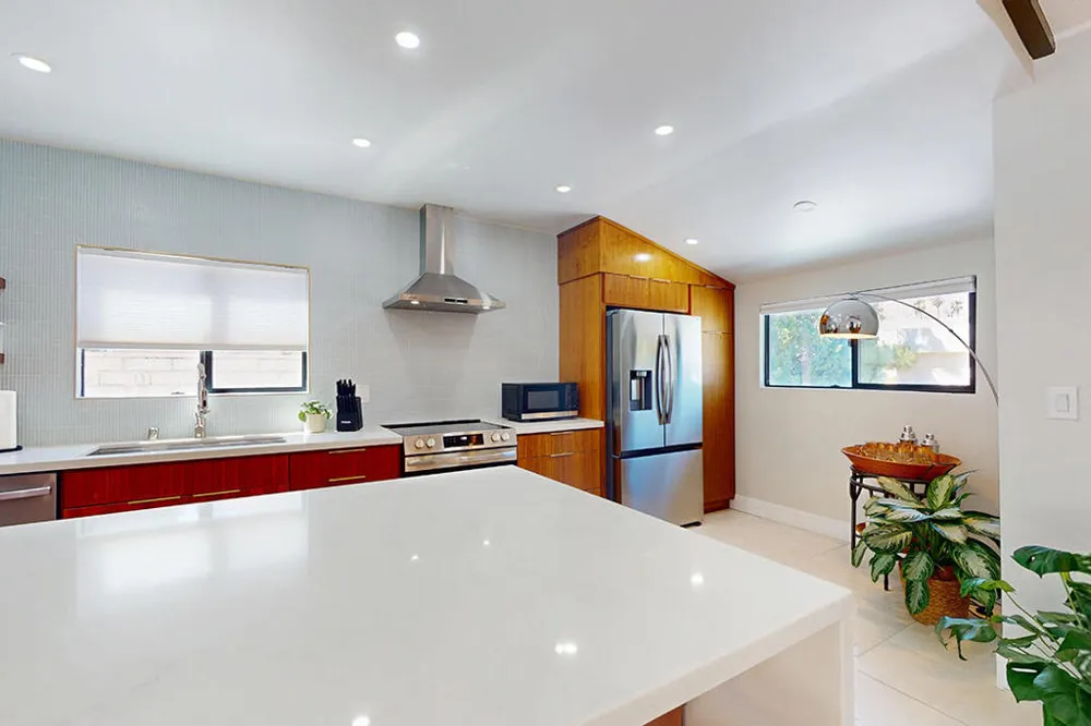 686 S Camino Real Palm Springs, CA 92264