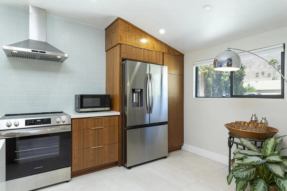 686 S Camino Real Palm Springs, CA 92264