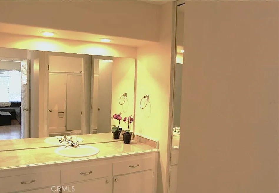 165 Streamwood Irvine, CA 92620