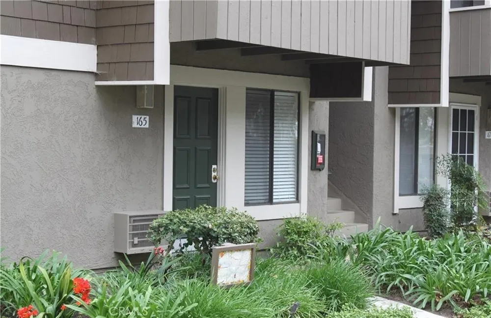 165 Streamwood Irvine, CA 92620
