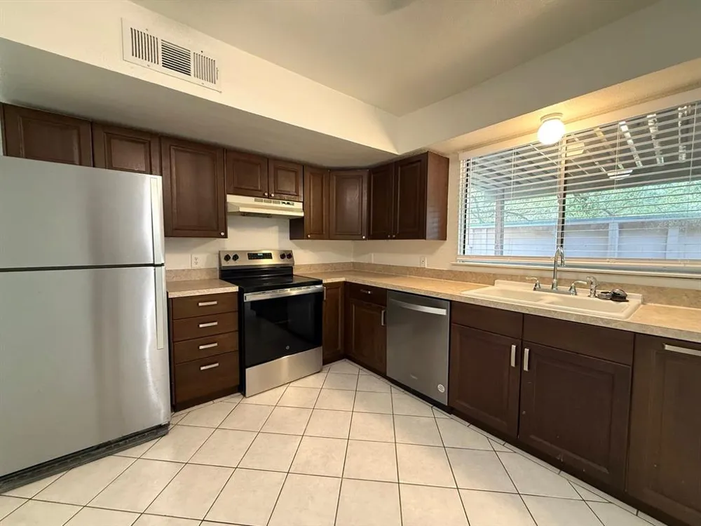 900 W Village Lane Austin, TX 78758