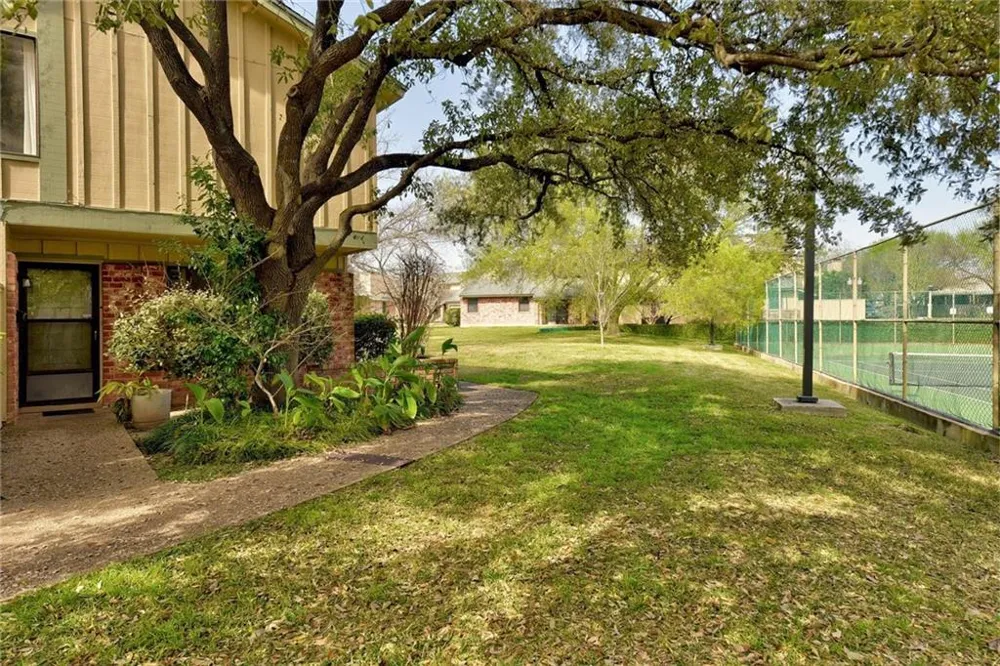 900 W Village Lane Austin, TX 78758