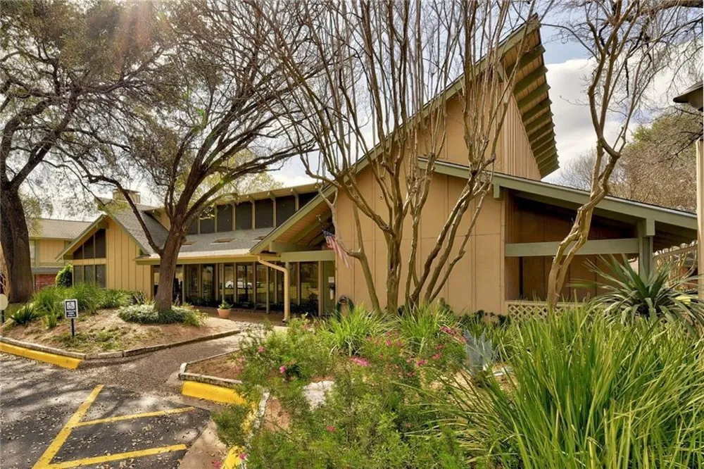 900 W Village Lane Austin, TX 78758
