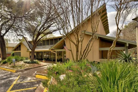 900 W Village Lane