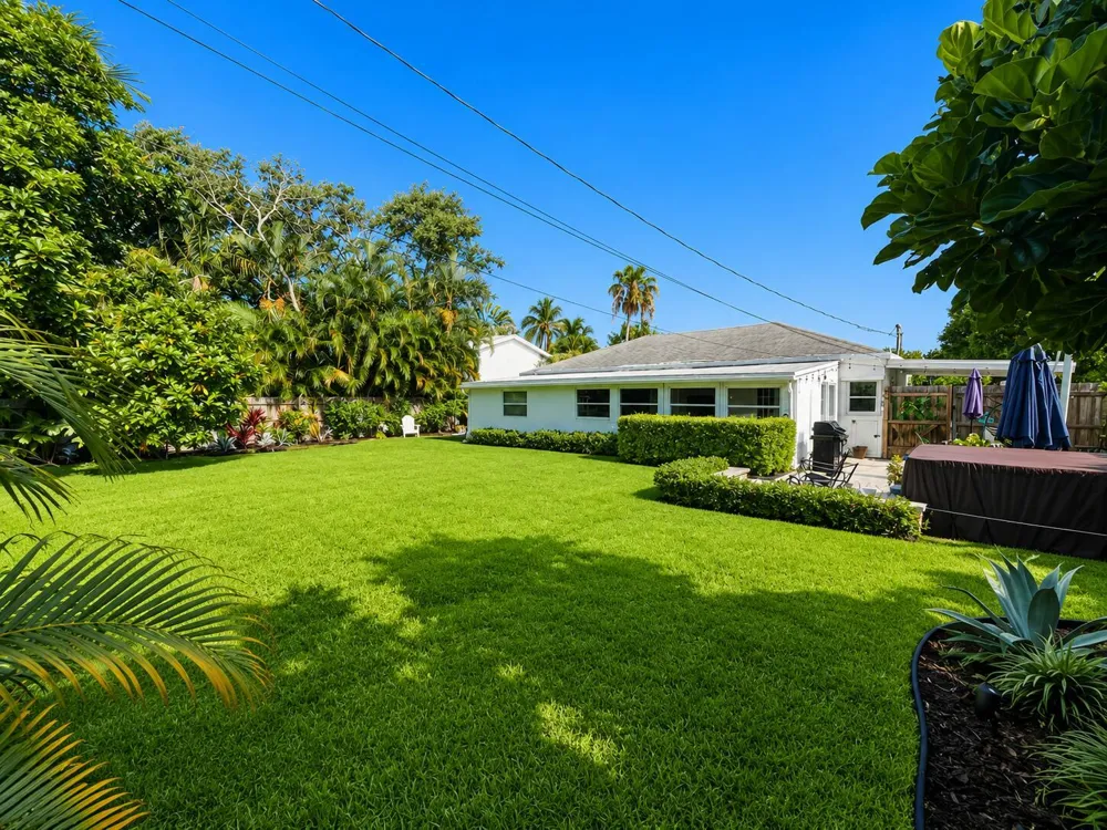 124 MAYFIELD ROAD #W Lantana, FL 33462