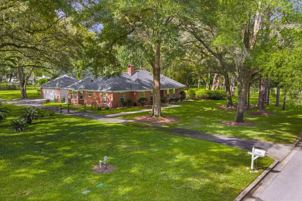 11207 NW 14TH AVENUE Gainesville, FL 32606