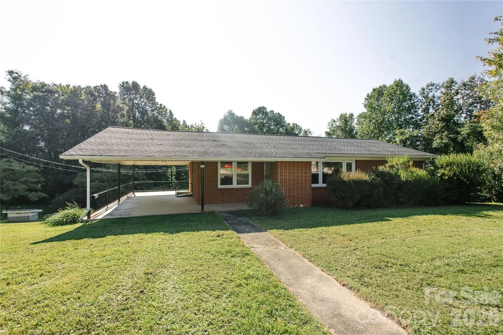 136 Marion Street Marion, NC 28752