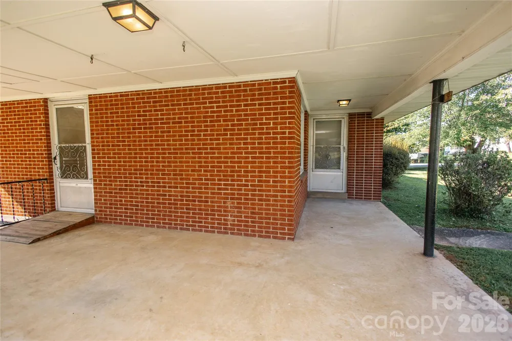 136 Marion Street Marion, NC 28752