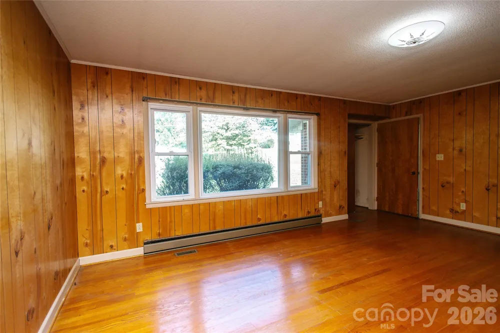 136 Marion Street Marion, NC 28752