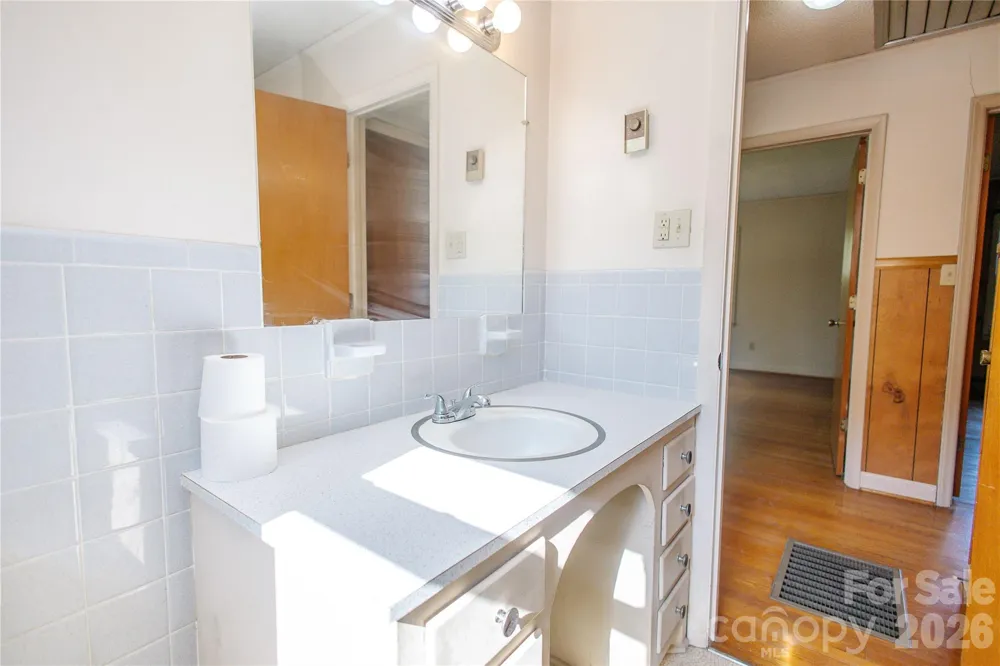 136 Marion Street Marion, NC 28752