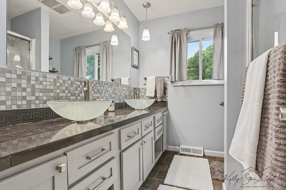 751 Riverview Drive Plainwell, MI 49080
