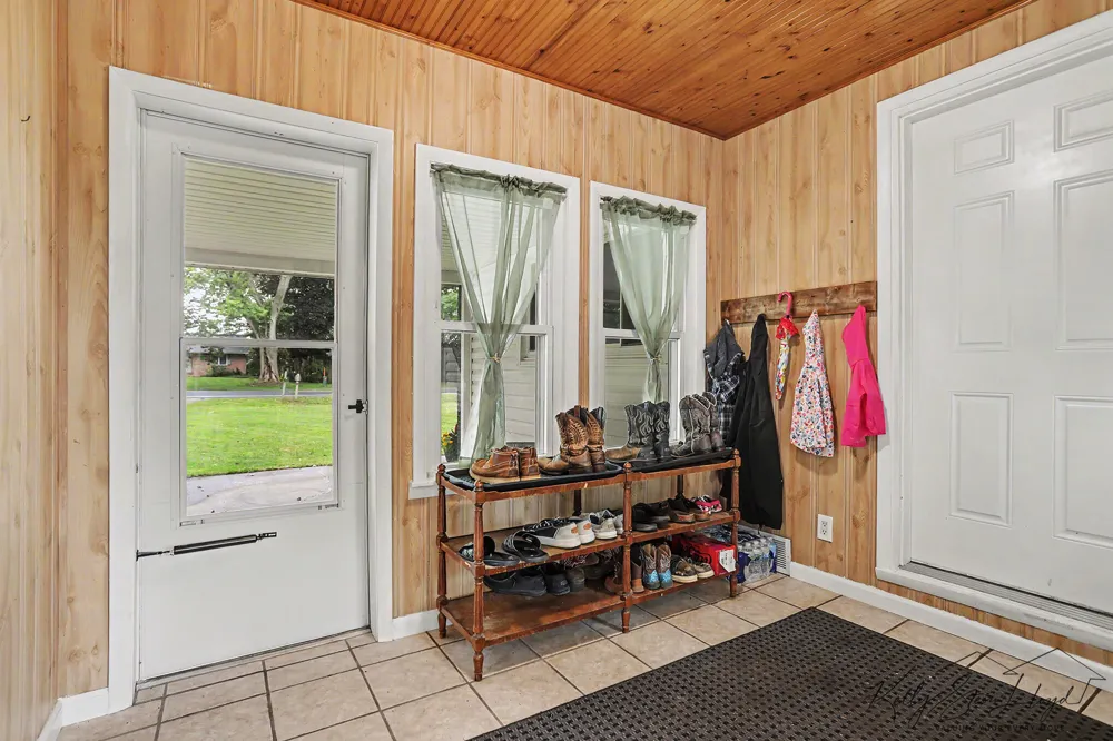 751 Riverview Drive Plainwell, MI 49080