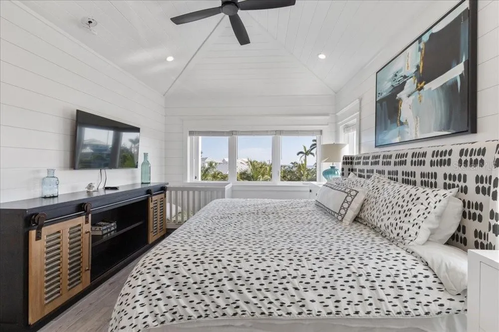 239 S HARBOR DRIVE Holmes Beach, FL 34217