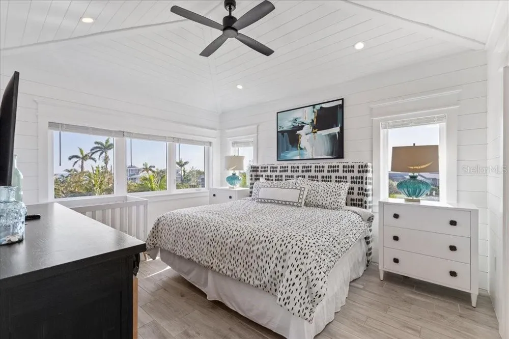 239 S HARBOR DRIVE Holmes Beach, FL 34217