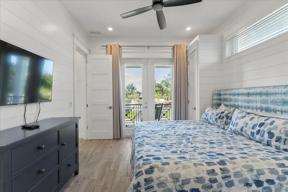 239 S HARBOR DRIVE Holmes Beach, FL 34217