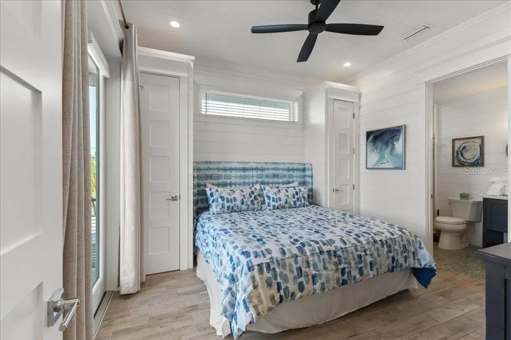 239 S HARBOR DRIVE Holmes Beach, FL 34217