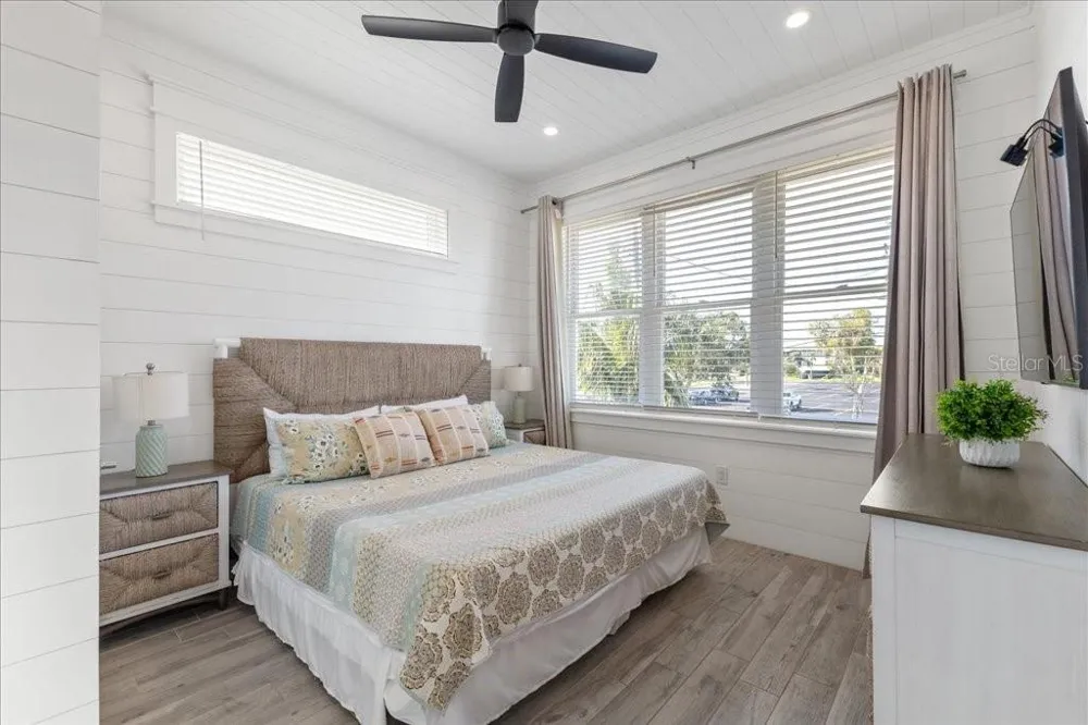 239 S HARBOR DRIVE Holmes Beach, FL 34217