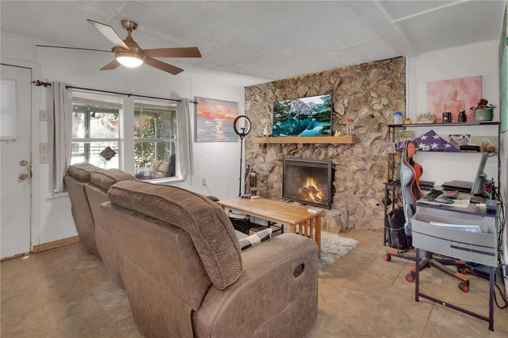 18931 E ALTOONA ROAD Altoona, FL 32702