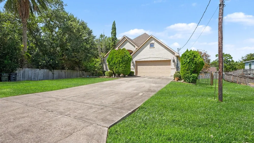 2424 Rue De Lafitte Drive San Leon, TX 77539