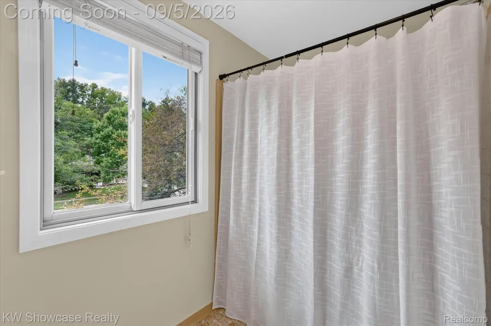 8254 Sandpiper Street Canton Charter Township, MI 48187