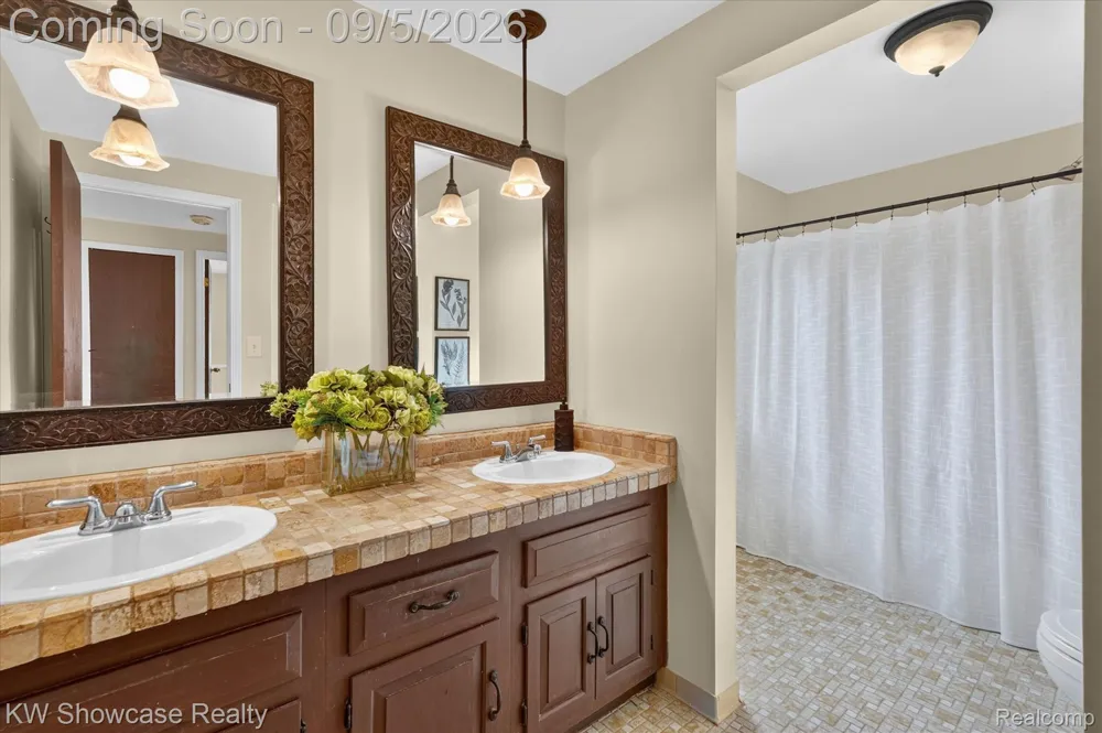 8254 Sandpiper Street Canton Charter Township, MI 48187