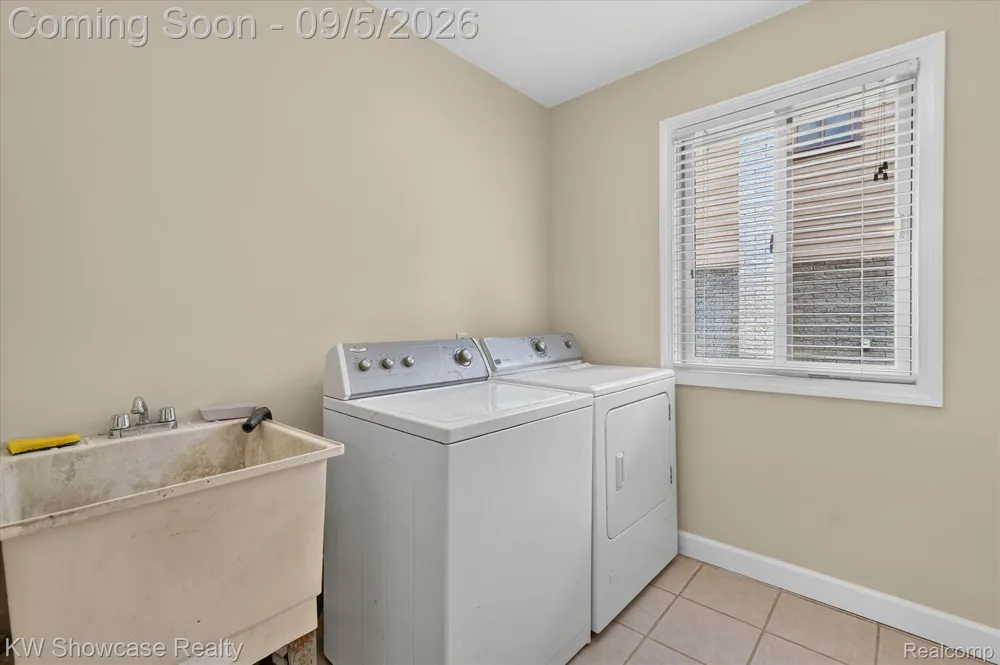 8254 Sandpiper Street Canton Charter Township, MI 48187
