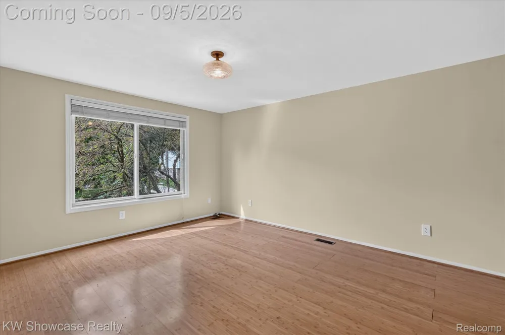 8254 Sandpiper Street Canton Charter Township, MI 48187