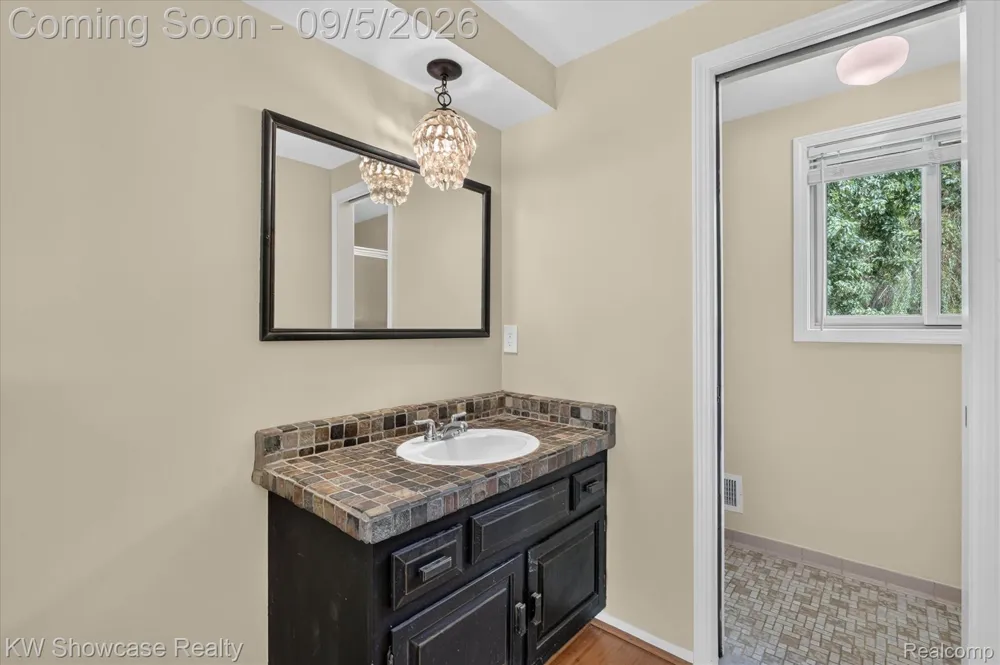 8254 Sandpiper Street Canton Charter Township, MI 48187