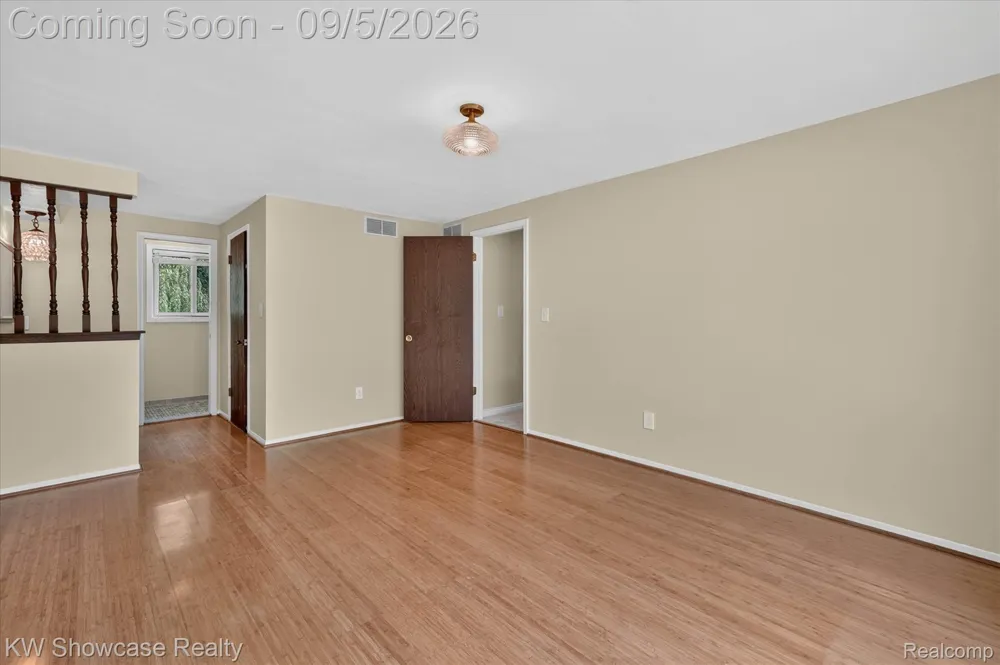8254 Sandpiper Street Canton Charter Township, MI 48187